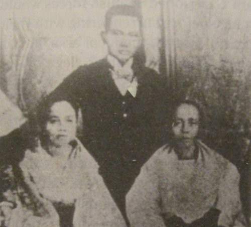 Marries Paula Maloles